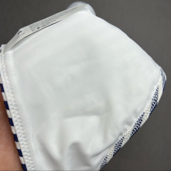 Lululemon Seersucker Skimpy Mid Rise Bottom NWT Size XL (Stripped White Blue) - Picture 8 of 11